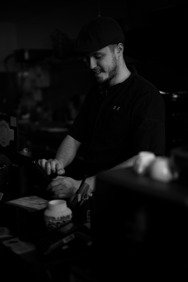 Serveur Restaurant Barancini Nîmes